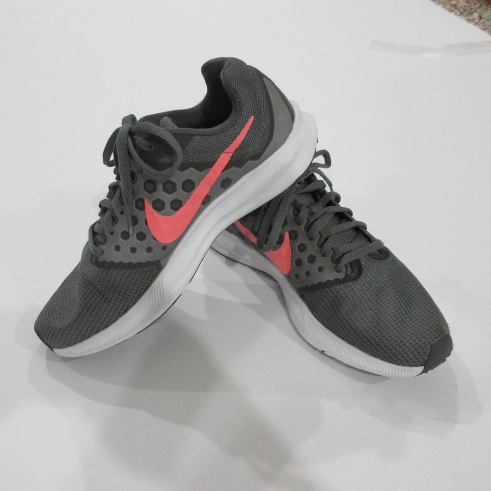 Nike Downshifter 7 Running Shoe Gray Size 7